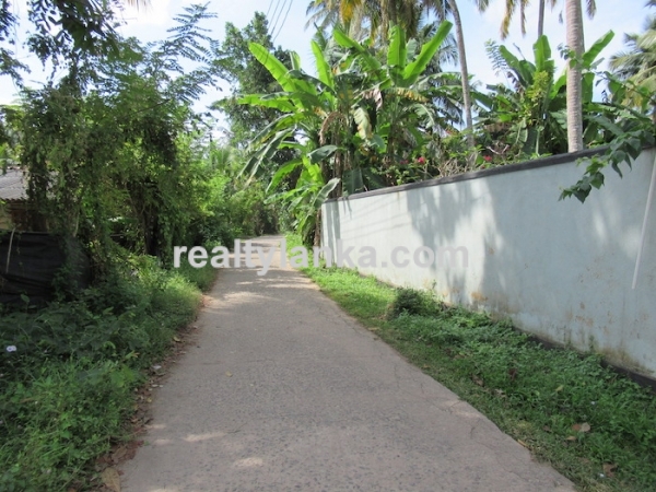 Property In walking Distance To The Beach